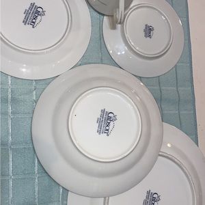 Dinnerware set For 12